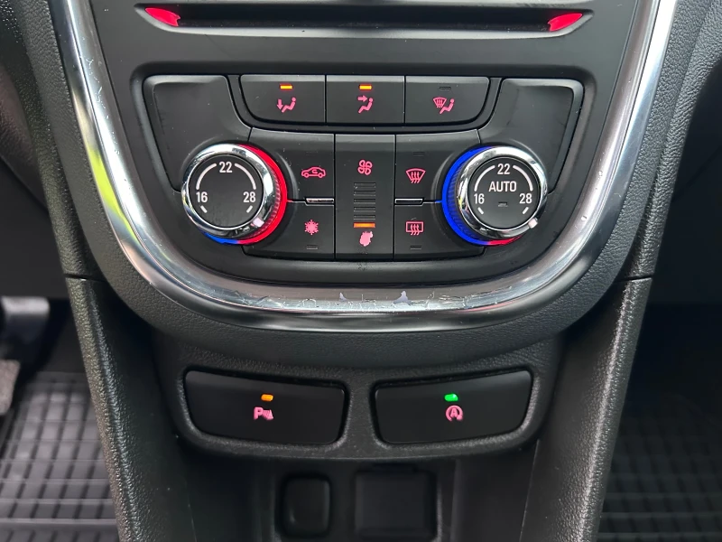 Opel Mokka Cosmo 1.6Ecotec Start/Stop 115кс ОТЛИЧНА!!! EURO 6, снимка 11 - Автомобили и джипове - 52500101