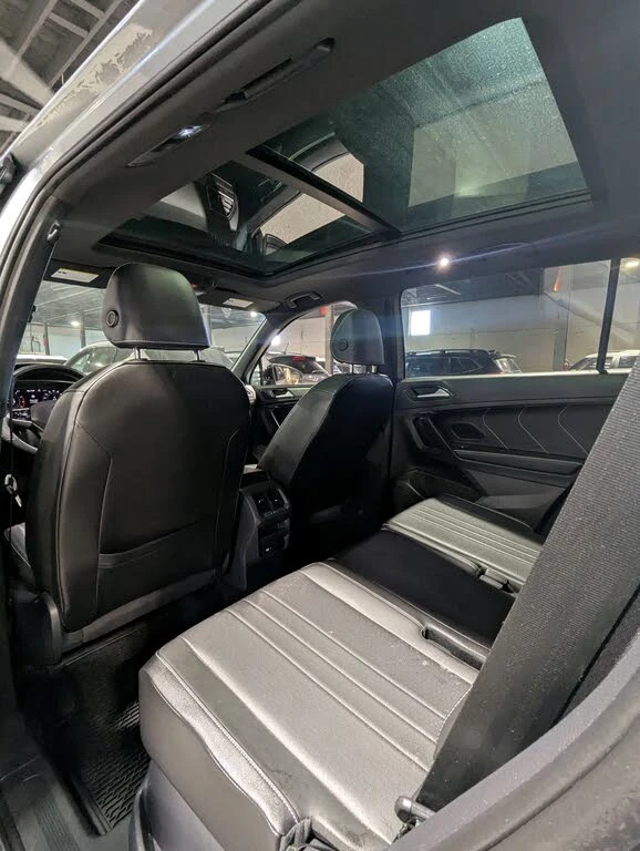 VW Tiguan Highline R-Line 4Motion* АвтоКредит* (ЦЕНА ДО БГ), снимка 12 - Автомобили и джипове - 53892401