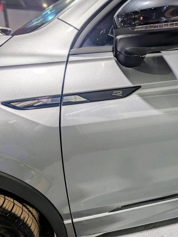 VW Tiguan Highline R-Line 4Motion* АвтоКредит* (ЦЕНА ДО БГ), снимка 3 - Автомобили и джипове - 53892401