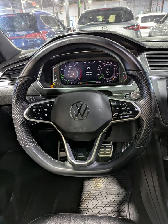 VW Tiguan Highline R-Line 4Motion* АвтоКредит* (ЦЕНА ДО БГ), снимка 9 - Автомобили и джипове - 53892401