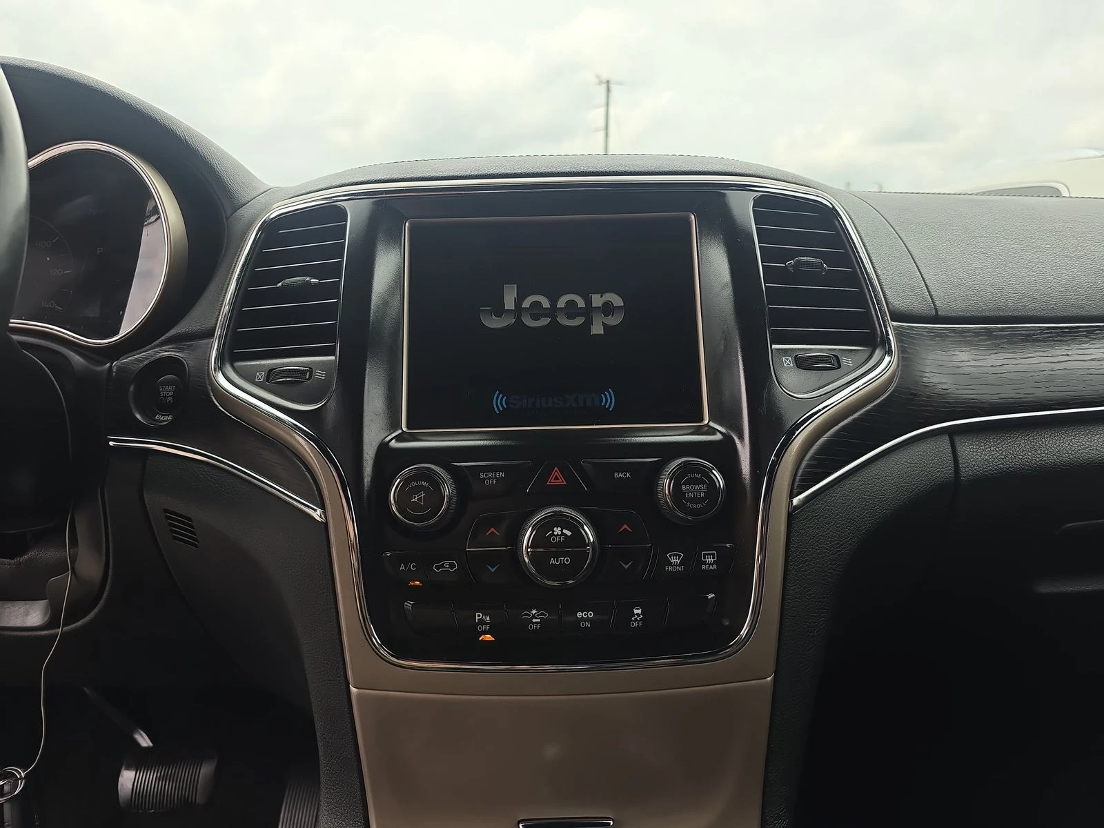 Jeep Grand cherokee SUMMIT* 5.7 HEMI* HARMAN* DISTRO* PANO* 8ZF* ОБДУХ - изображение 10