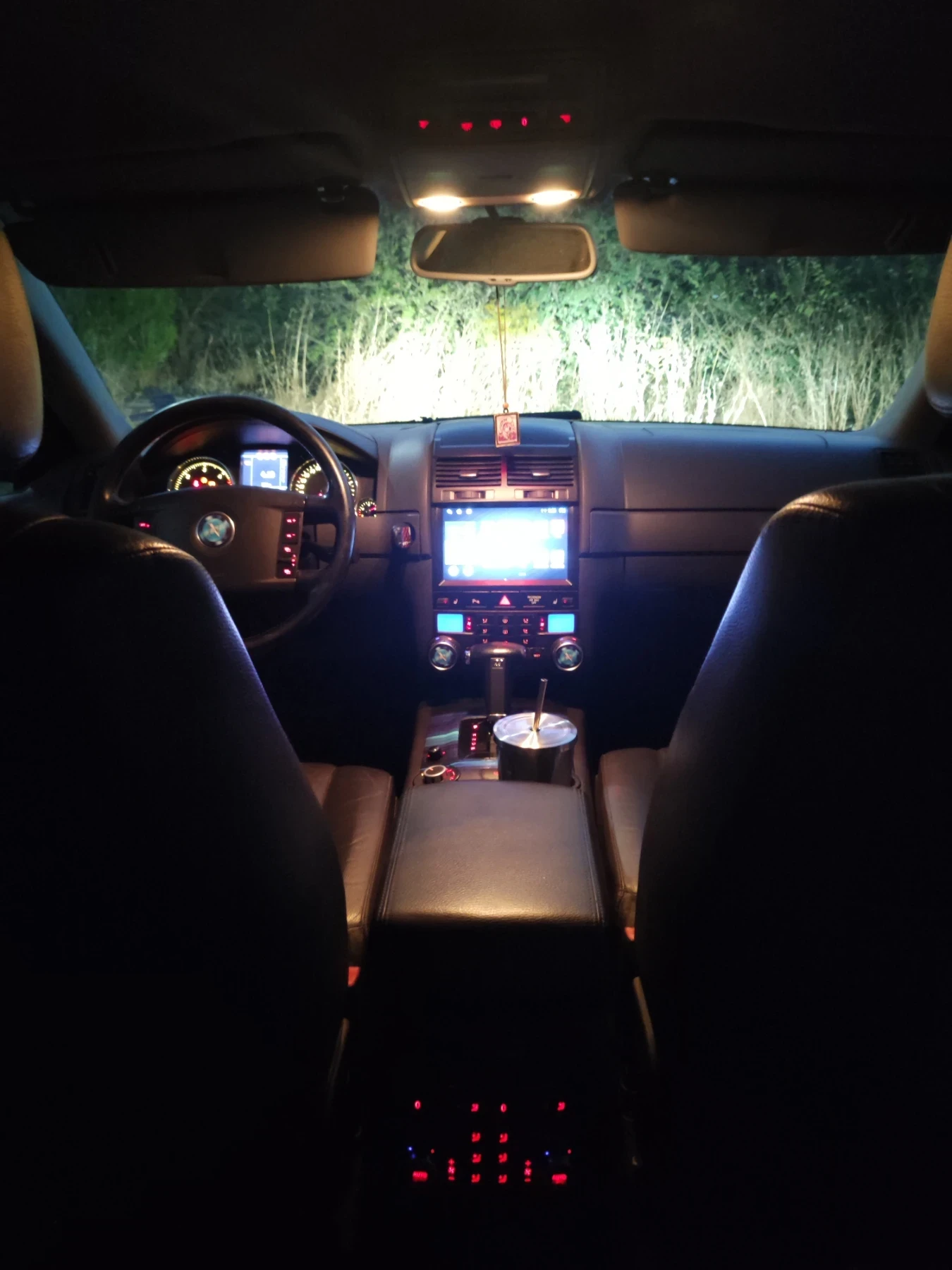 VW Touareg 2.5 - изображение 8