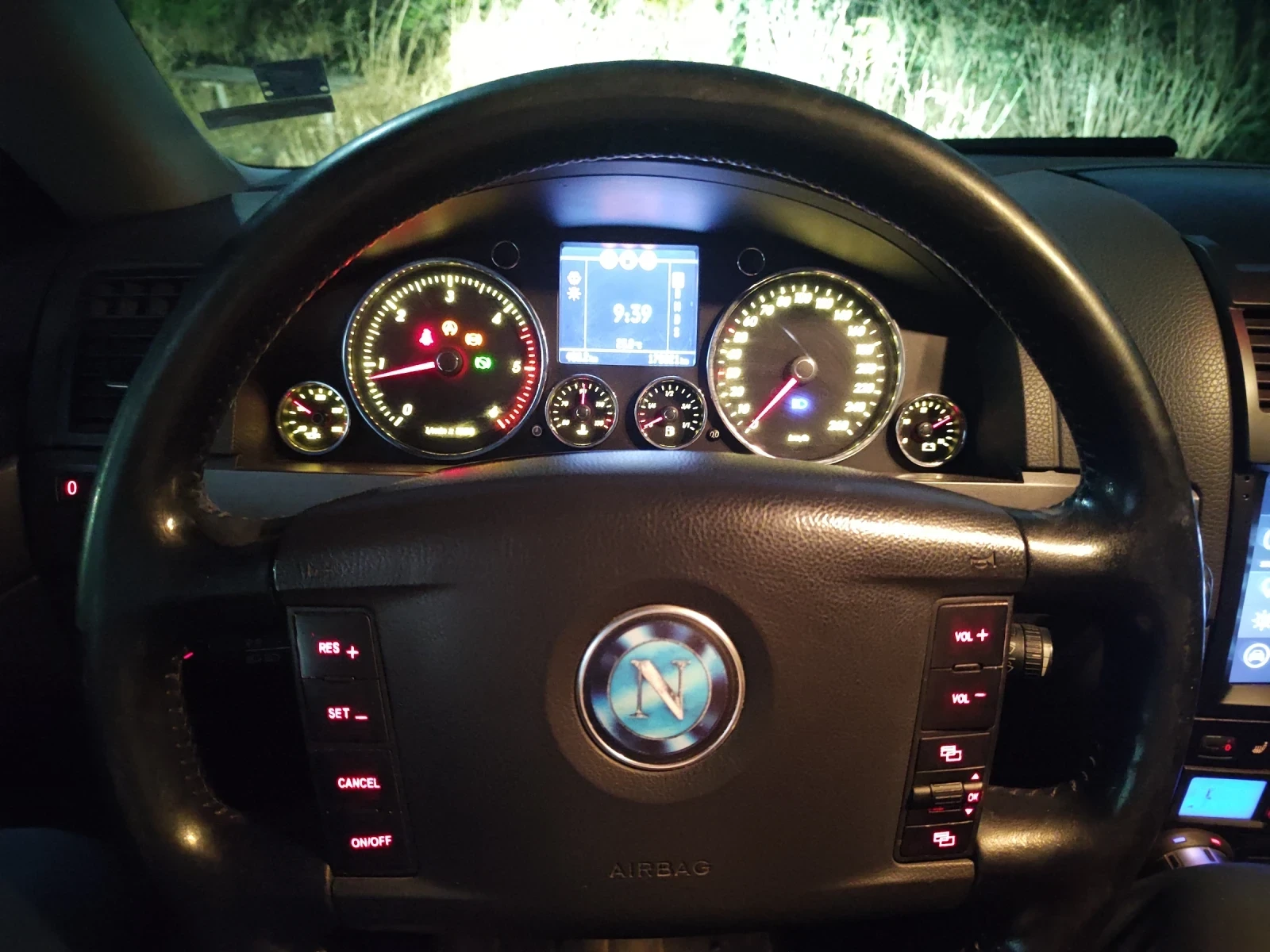 VW Touareg 2.5 - изображение 6