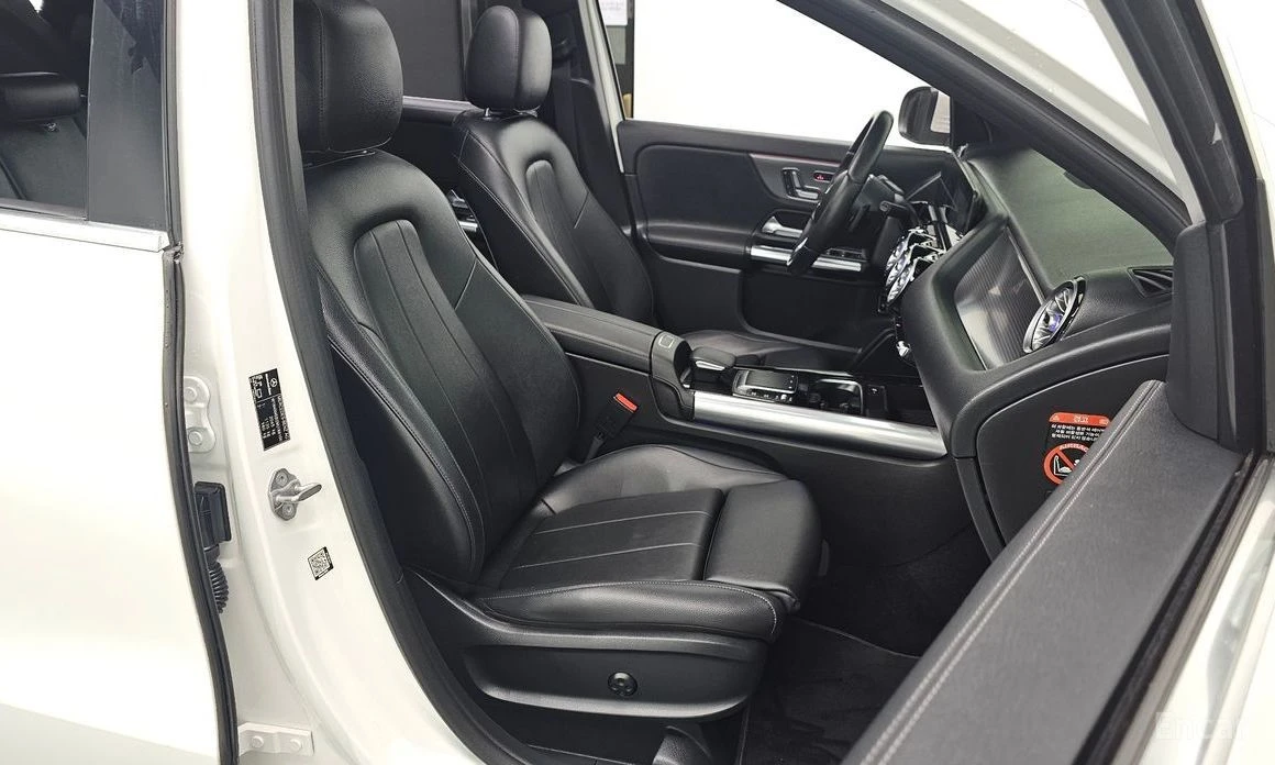 Mercedes-Benz GLA 220, снимка 11 - Автомобили и джипове - 54237531