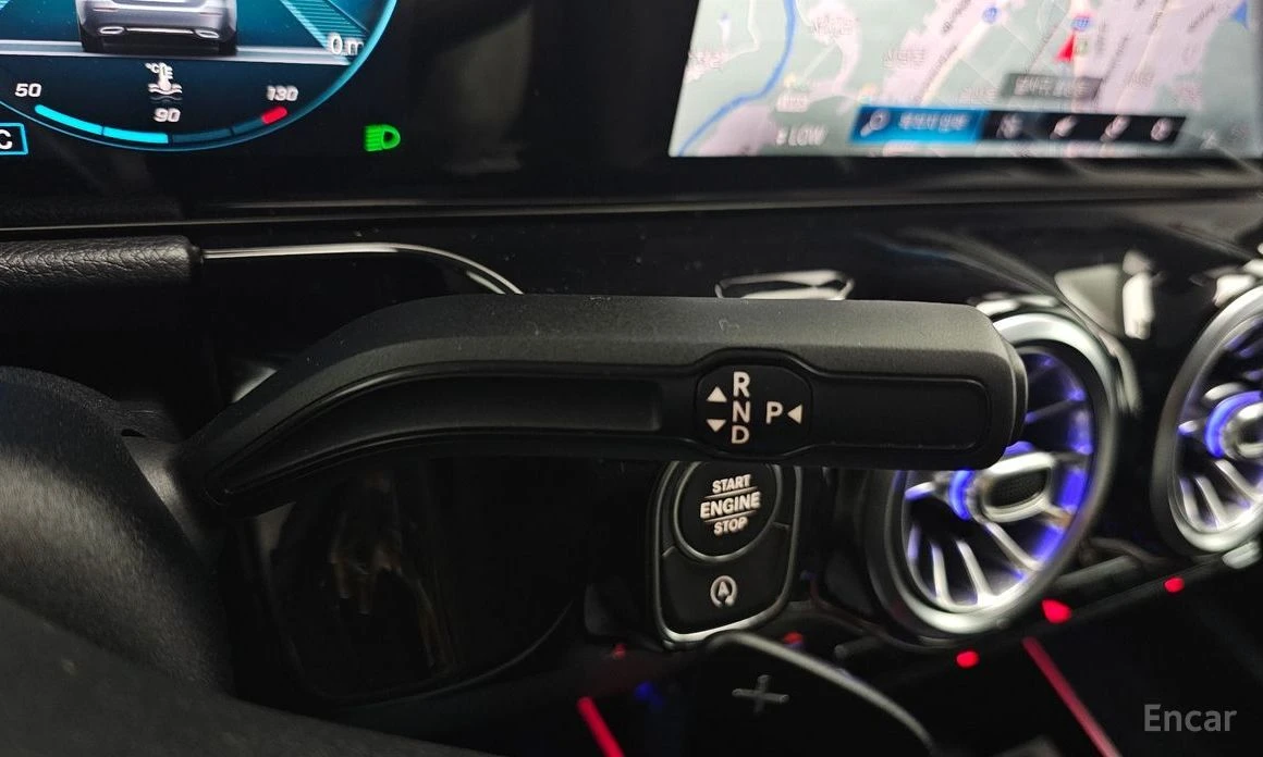 Mercedes-Benz GLA 220, снимка 9 - Автомобили и джипове - 54237531