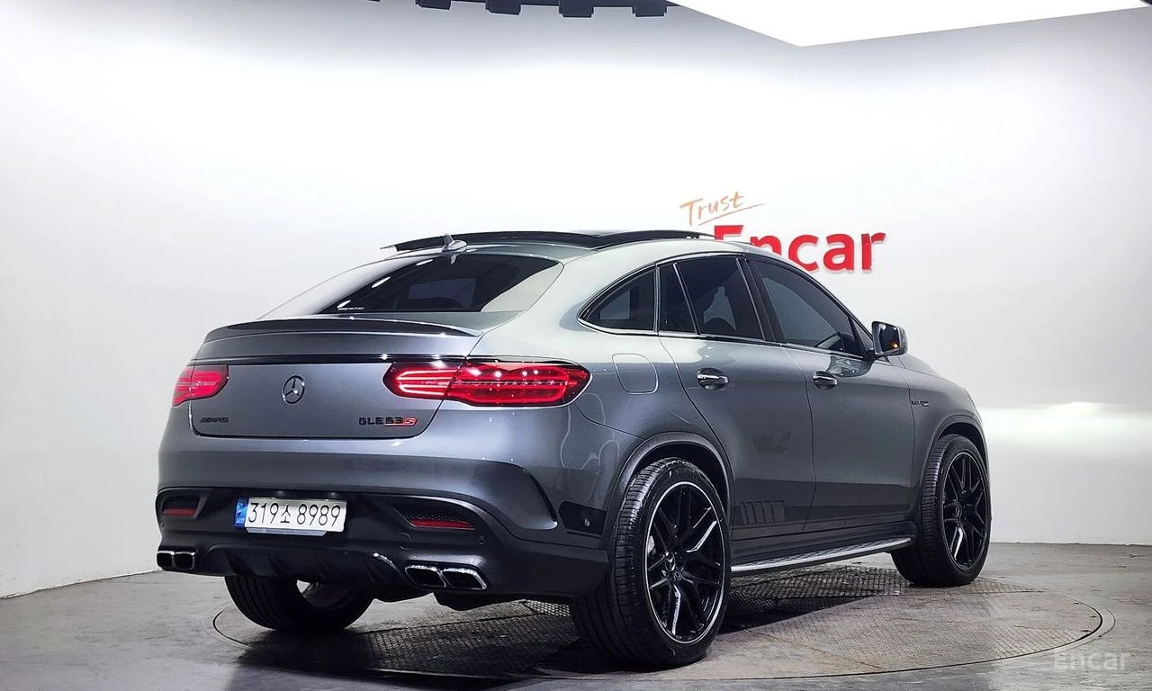 Mercedes-Benz GLE 63 S AMG HARMON* KARDON* ОБДУХВАНЕ* ПАНОРАМА* МАСАЖ* КЕЙЛЕС, снимка 2 - Автомобили и джипове - 54802625