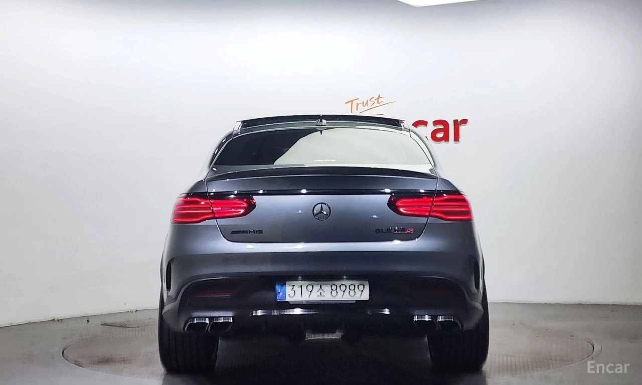 Mercedes-Benz GLE 63 S AMG HARMON* KARDON* ОБДУХВАНЕ* ПАНОРАМА* МАСАЖ* КЕЙЛЕС, снимка 4 - Автомобили и джипове - 54802625