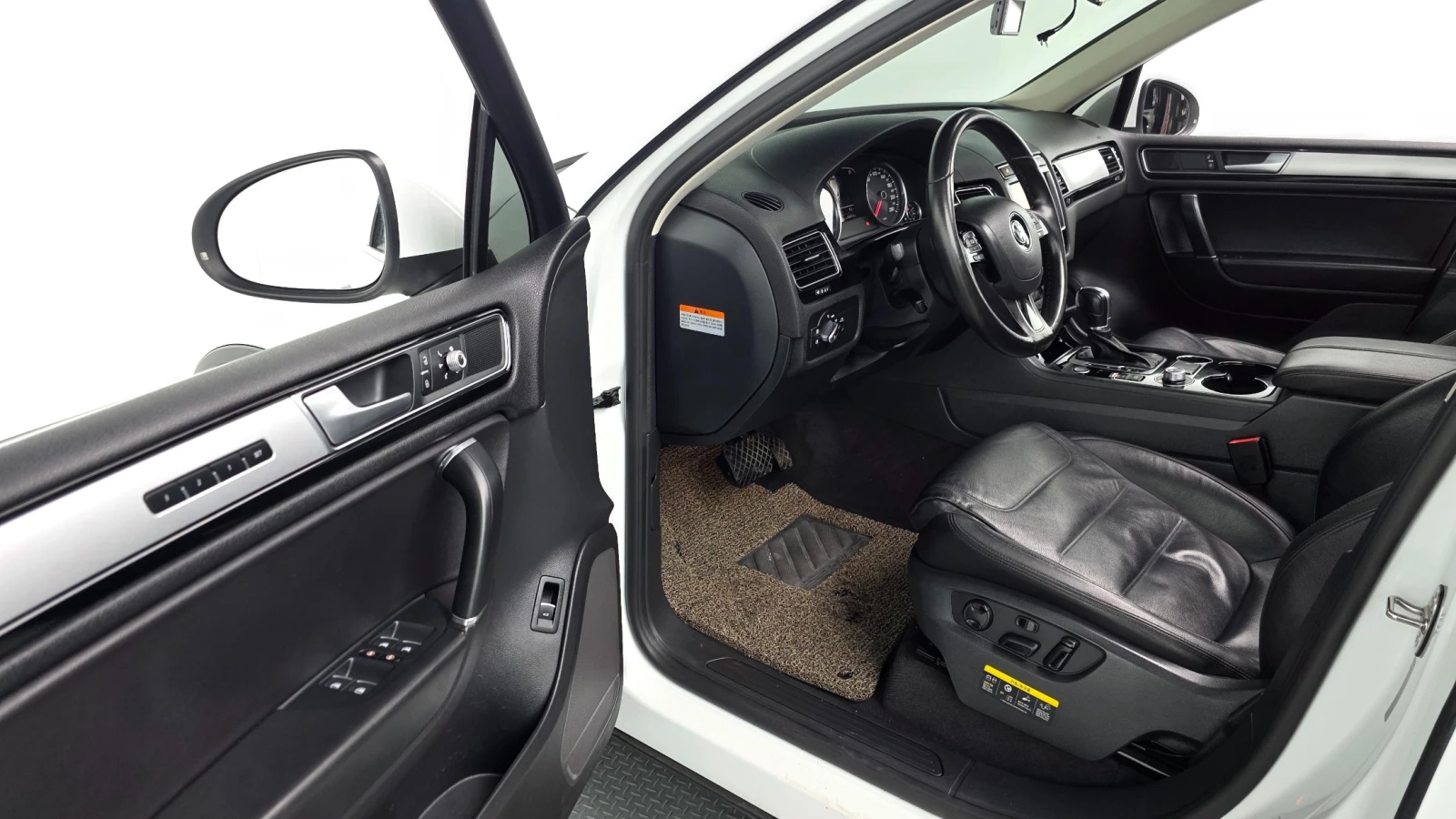 VW Touareg V6 3.0TDI* КОЖА* ПОДГРЕВ, снимка 9 - Автомобили и джипове - 54931895