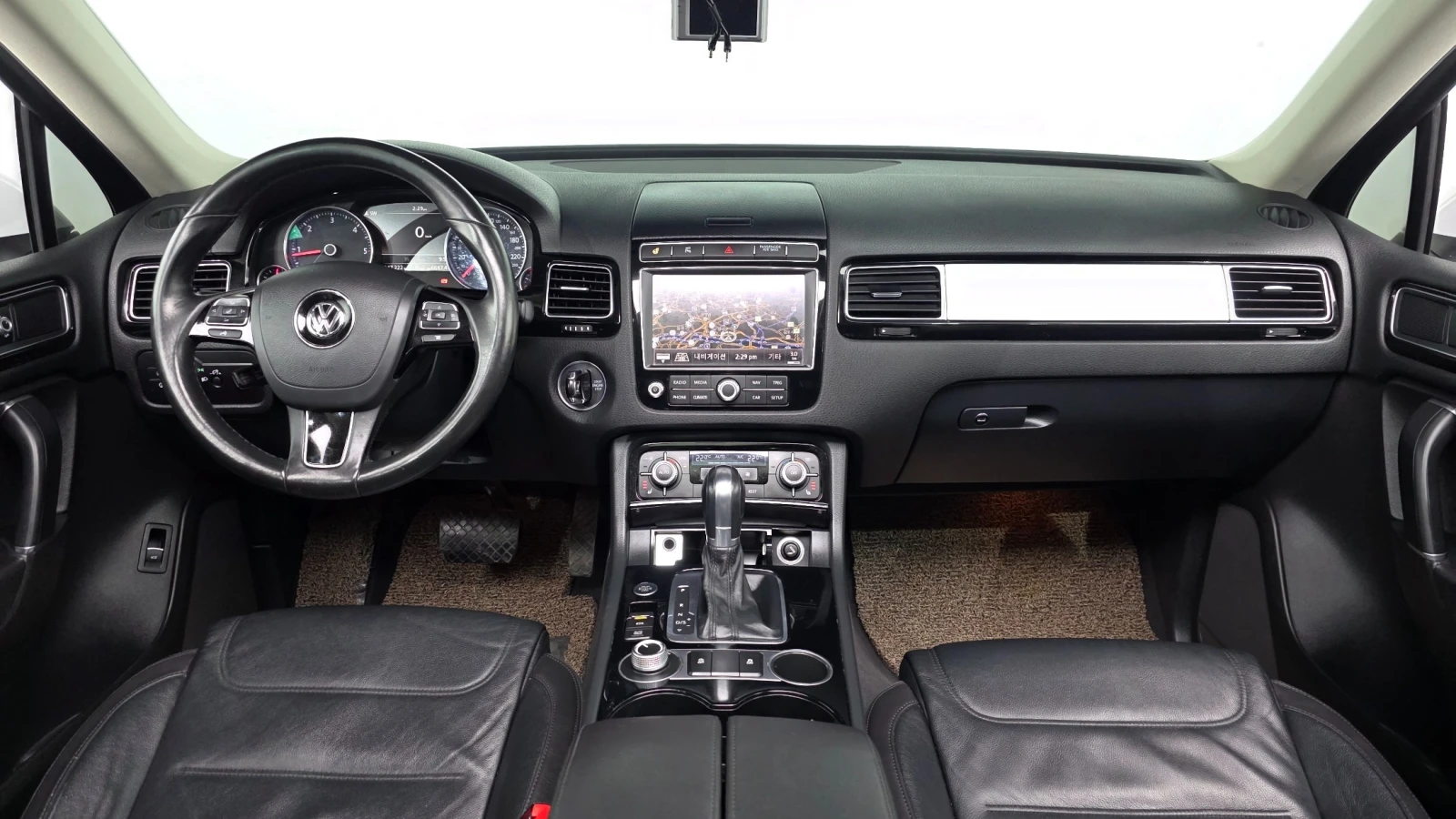 VW Touareg V6 3.0TDI* КОЖА* ПОДГРЕВ, снимка 5 - Автомобили и джипове - 54931895