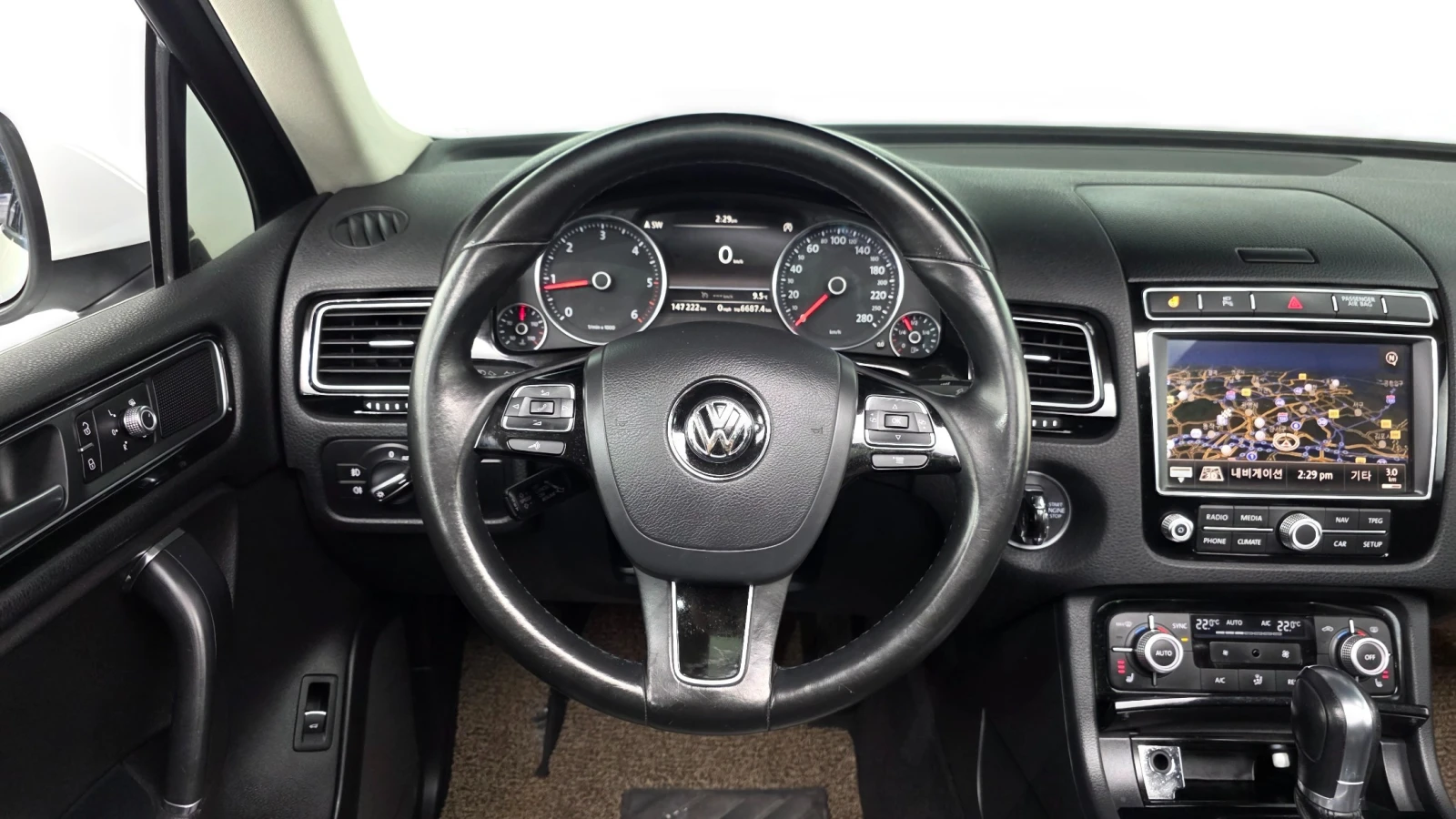 VW Touareg V6 3.0TDI* КОЖА* ПОДГРЕВ, снимка 11 - Автомобили и джипове - 54931895