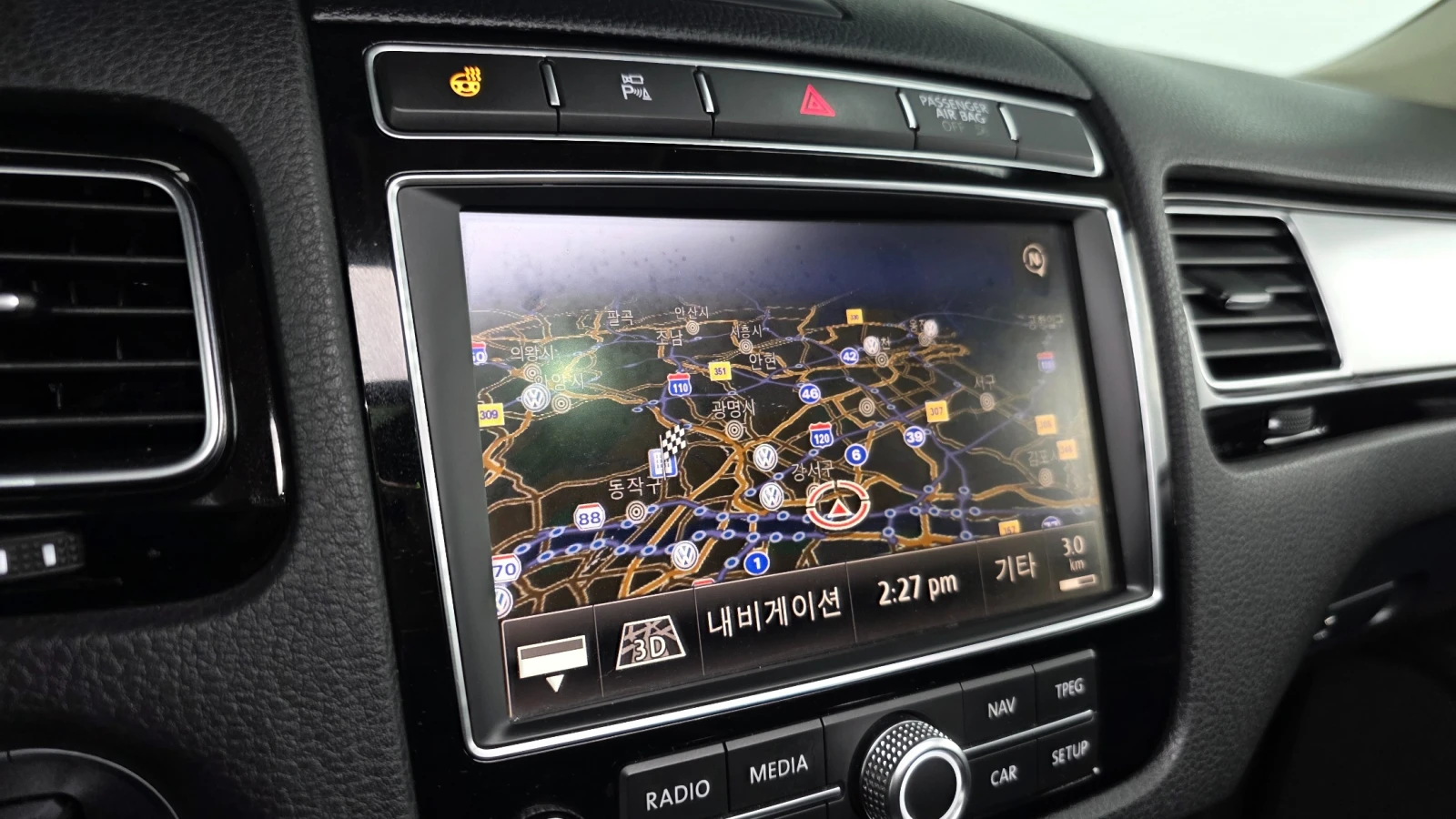 VW Touareg V6 3.0TDI* КОЖА* ПОДГРЕВ, снимка 12 - Автомобили и джипове - 54931895