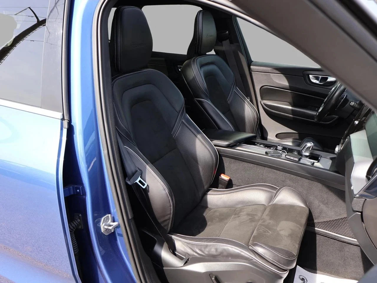 Volvo XC60 T8 R-Design Plug-in Hybrid AWD, снимка 11 - Автомобили и джипове - 55616044