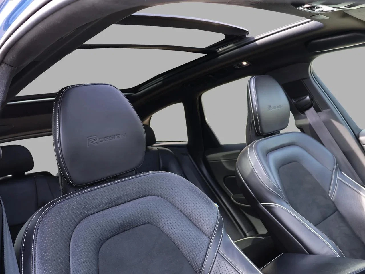 Volvo XC60 T8 R-Design Plug-in Hybrid AWD, снимка 12 - Автомобили и джипове - 55616044