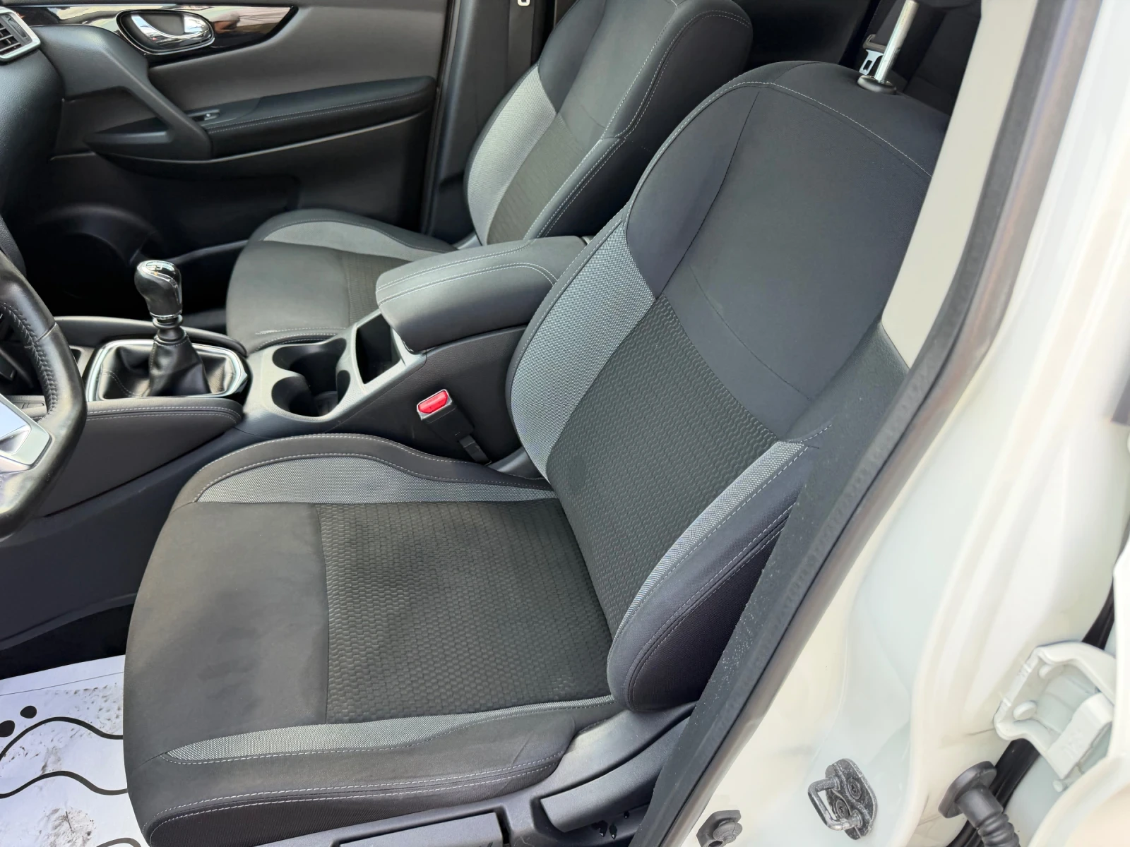 Nissan Qashqai 1.5 DCI, снимка 7 - Автомобили и джипове - 55823991