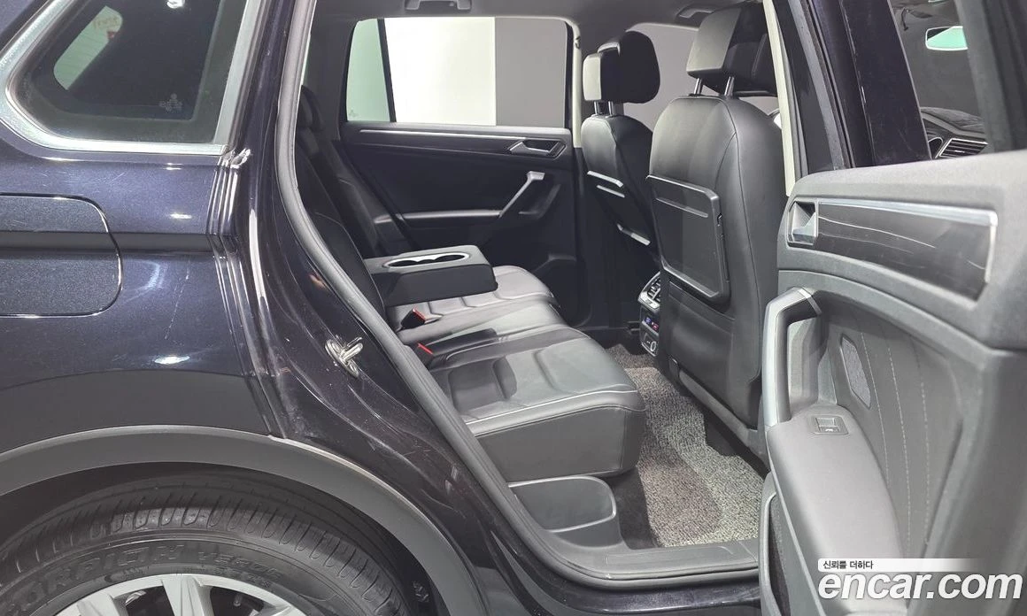 VW Tiguan 2.0 TDI Premium, снимка 17 - Автомобили и джипове - 56122274