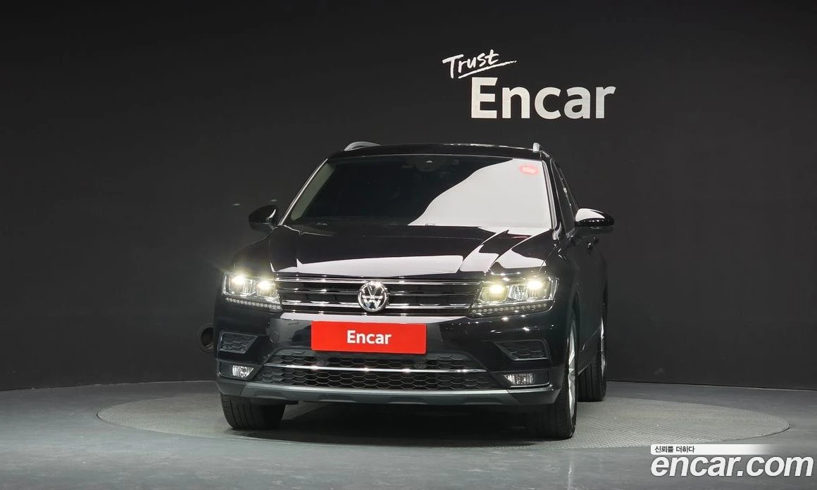 VW Tiguan 2.0 TDI Premium, снимка 3 - Автомобили и джипове - 56122274