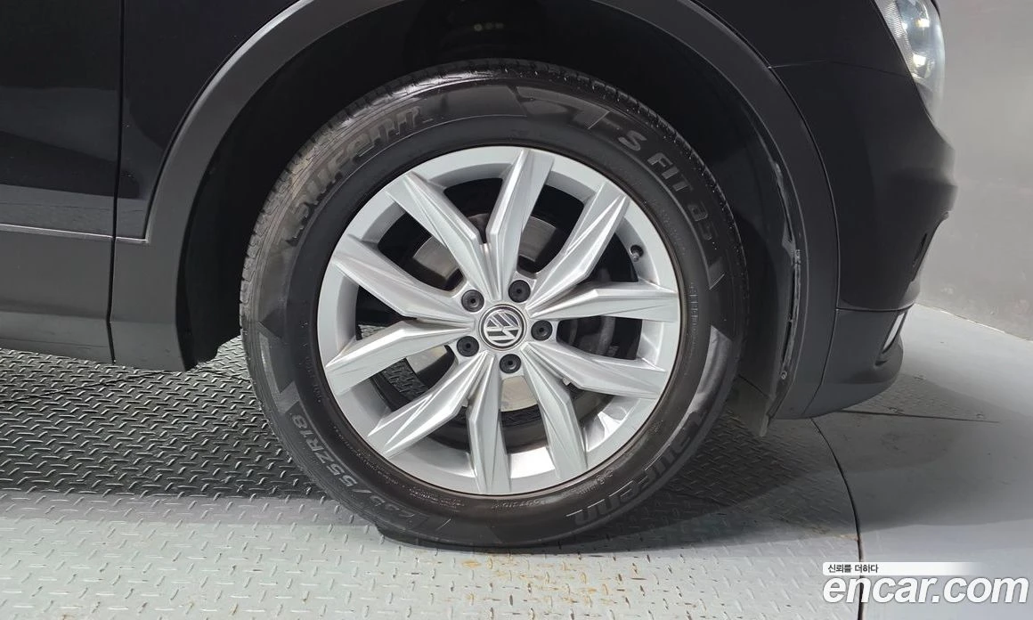 VW Tiguan 2.0 TDI Premium, снимка 7 - Автомобили и джипове - 56122274