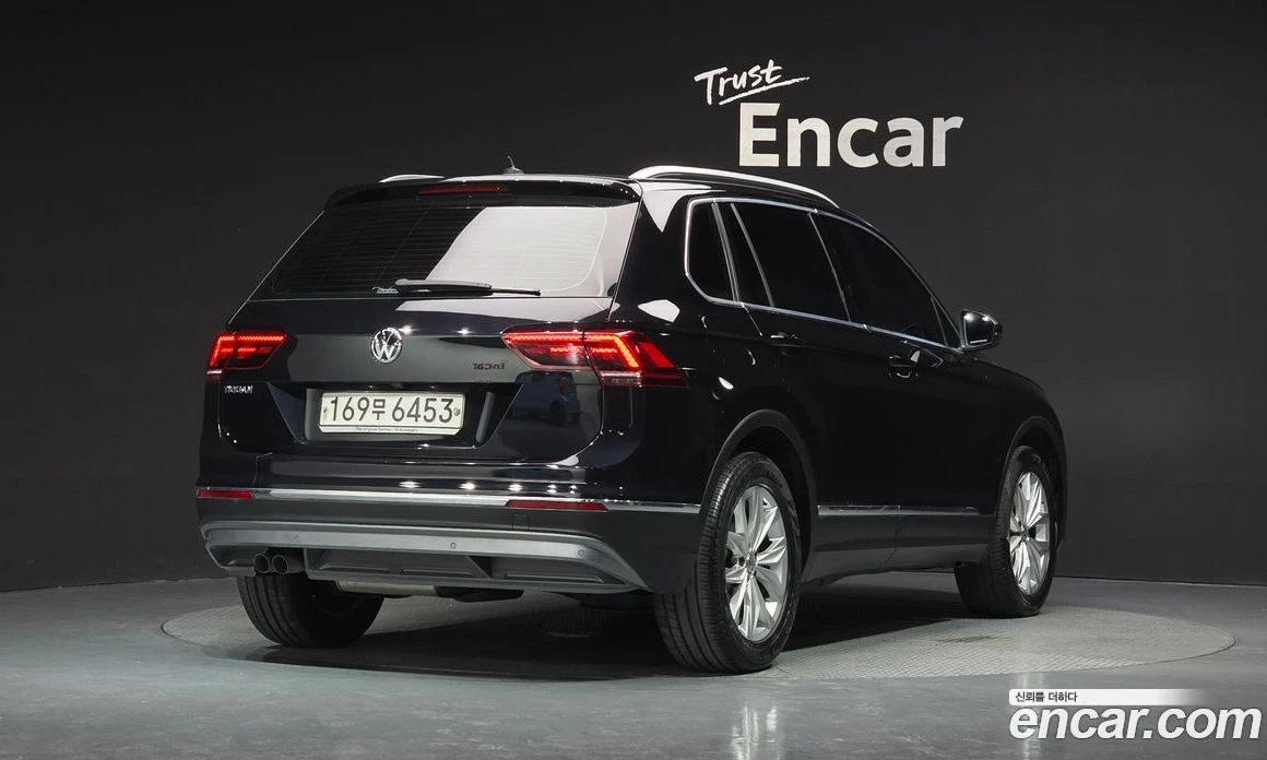 VW Tiguan 2.0 TDI Premium, снимка 2 - Автомобили и джипове - 56122274