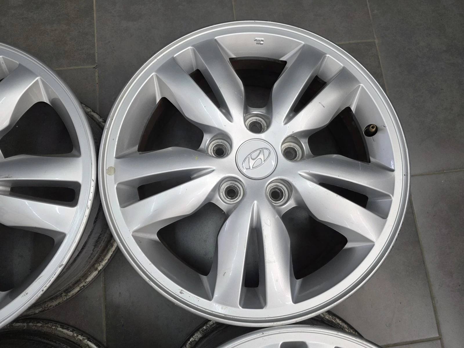 Джанти за Hyundai, снимка 6 - Гуми и джанти - 56719417