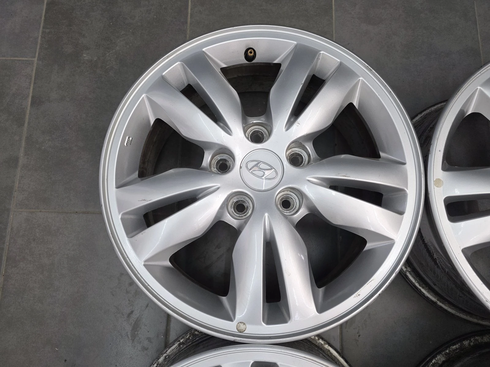 Джанти за Hyundai, снимка 5 - Гуми и джанти - 56719417