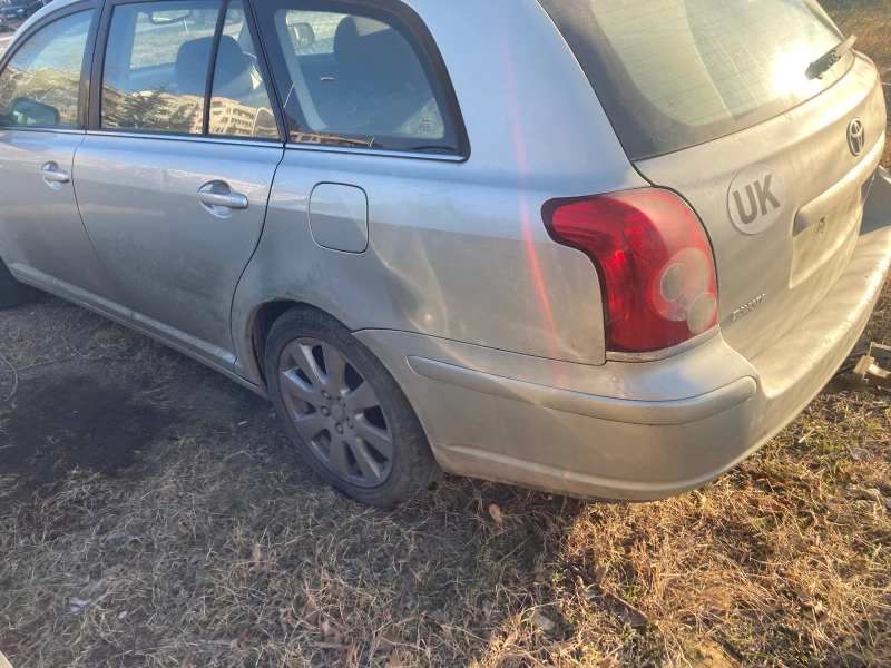 Toyota Avensis 2.2 d4d, снимка 4 - Автомобили и джипове - 43813017