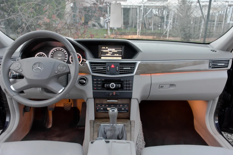 Mercedes-Benz E 220 Cdi 6sk. Panorama Full, снимка 14 - Автомобили и джипове - 48647576