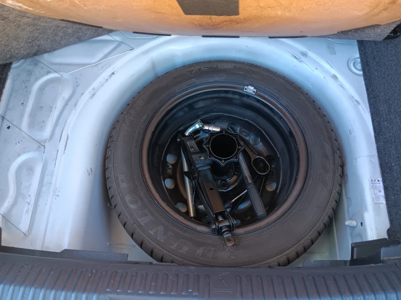 VW Polo 1.6 TDI, снимка 15 - Автомобили и джипове - 51794563