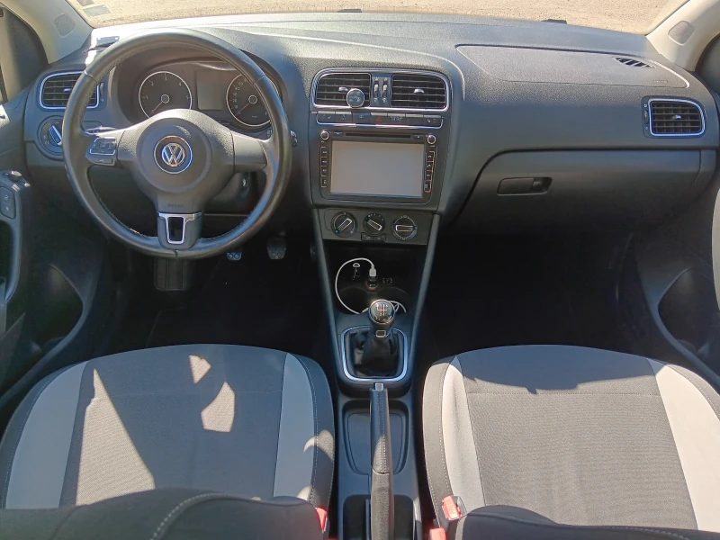 VW Polo 1.6 TDI, снимка 11 - Автомобили и джипове - 51794563