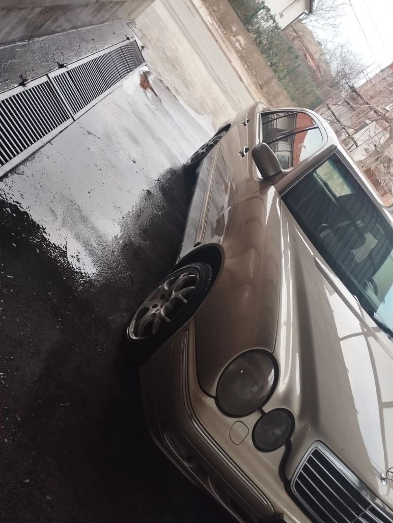 Mercedes-Benz E 220, снимка 14 - Автомобили и джипове - 53526880