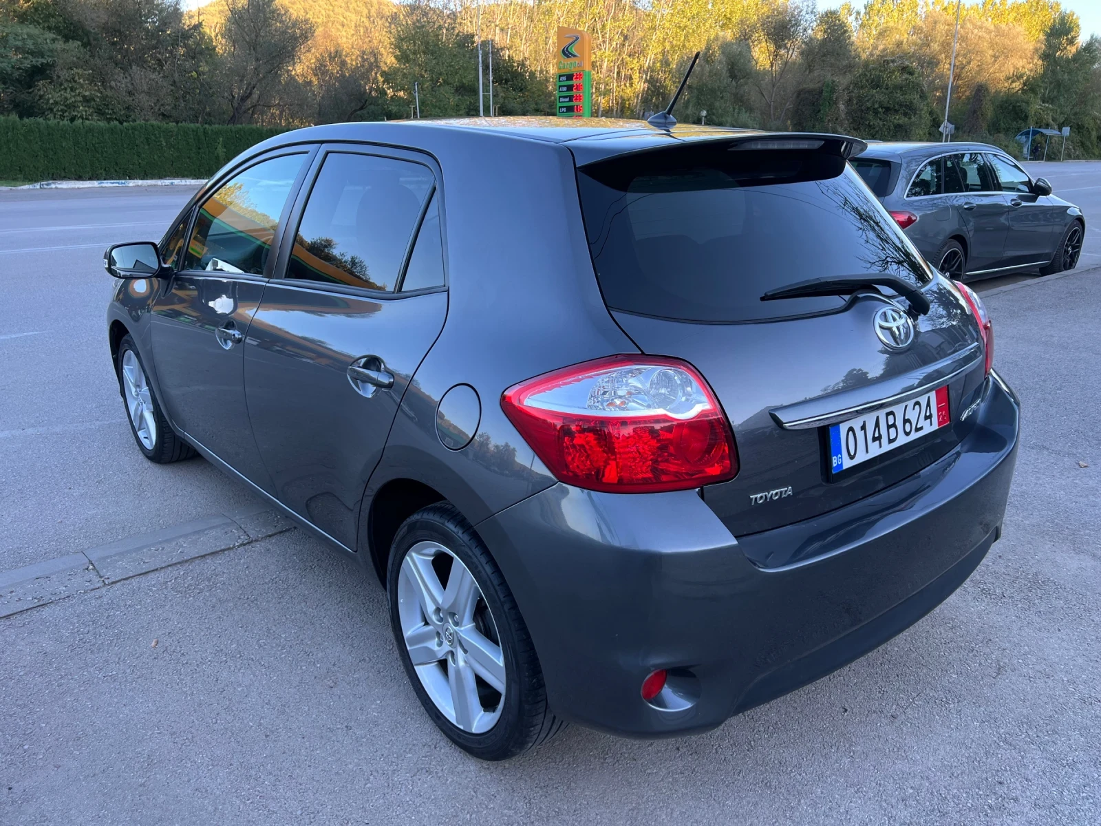 Toyota Auris 1.8i 147к.с ШВЕЙЦАРИЯ - изображение 4