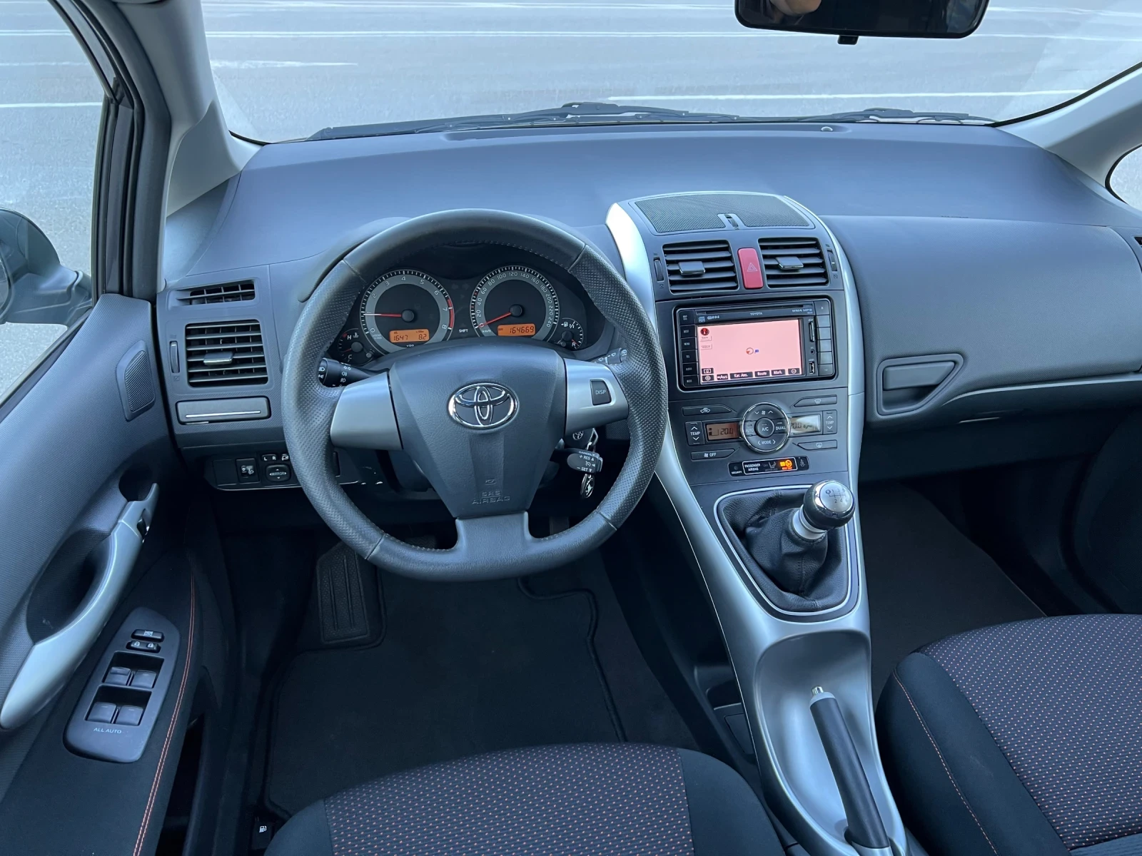 Toyota Auris 1.8i 147к.с ШВЕЙЦАРИЯ - изображение 10