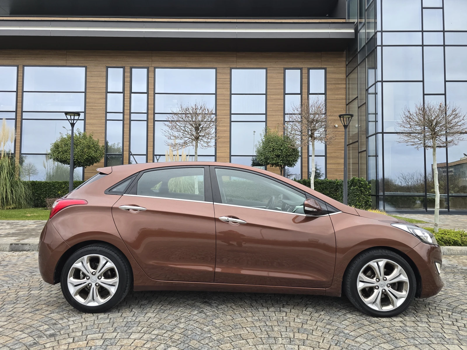 Hyundai I30 1.6 D Premium-NAVI-KAMERA - изображение 4