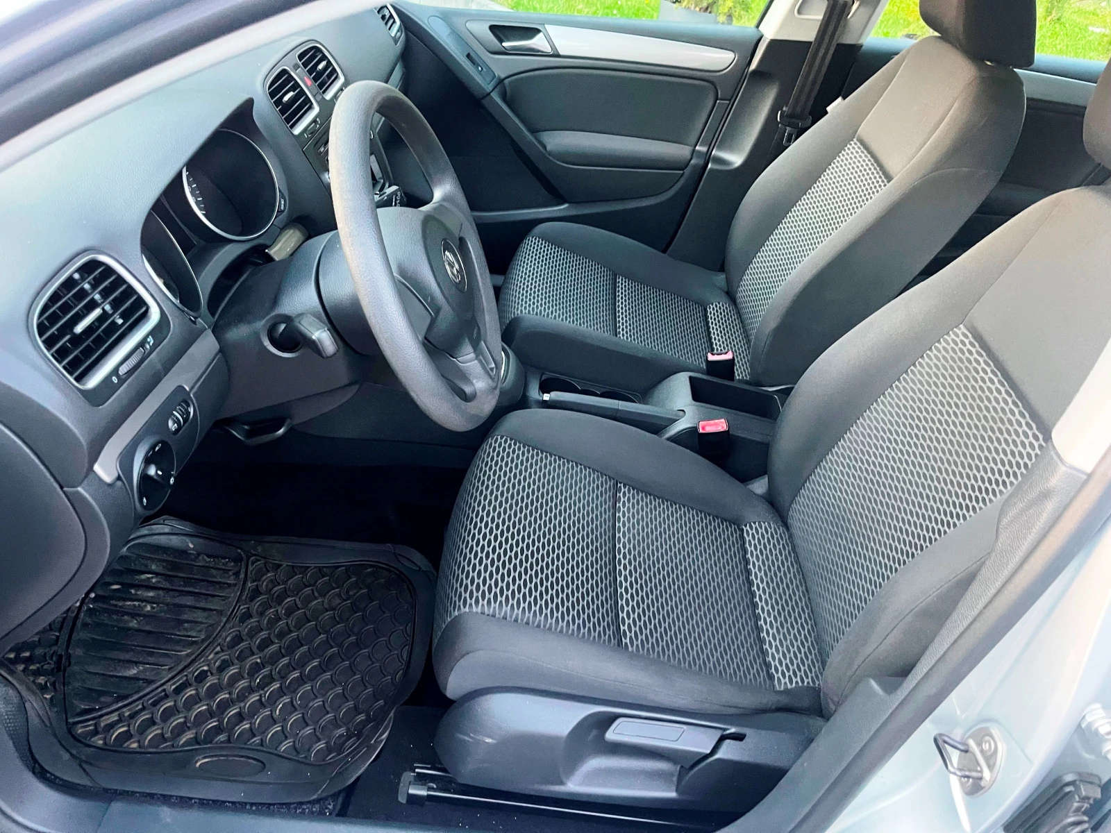 VW Golf 1.6I ЧАСТНА ОБЯВА! - изображение 9