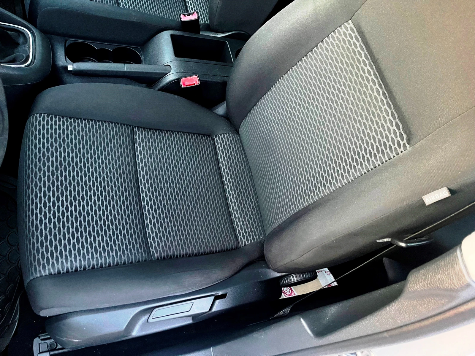 VW Golf 1.6I ЧАСТНА ОБЯВА! - изображение 10