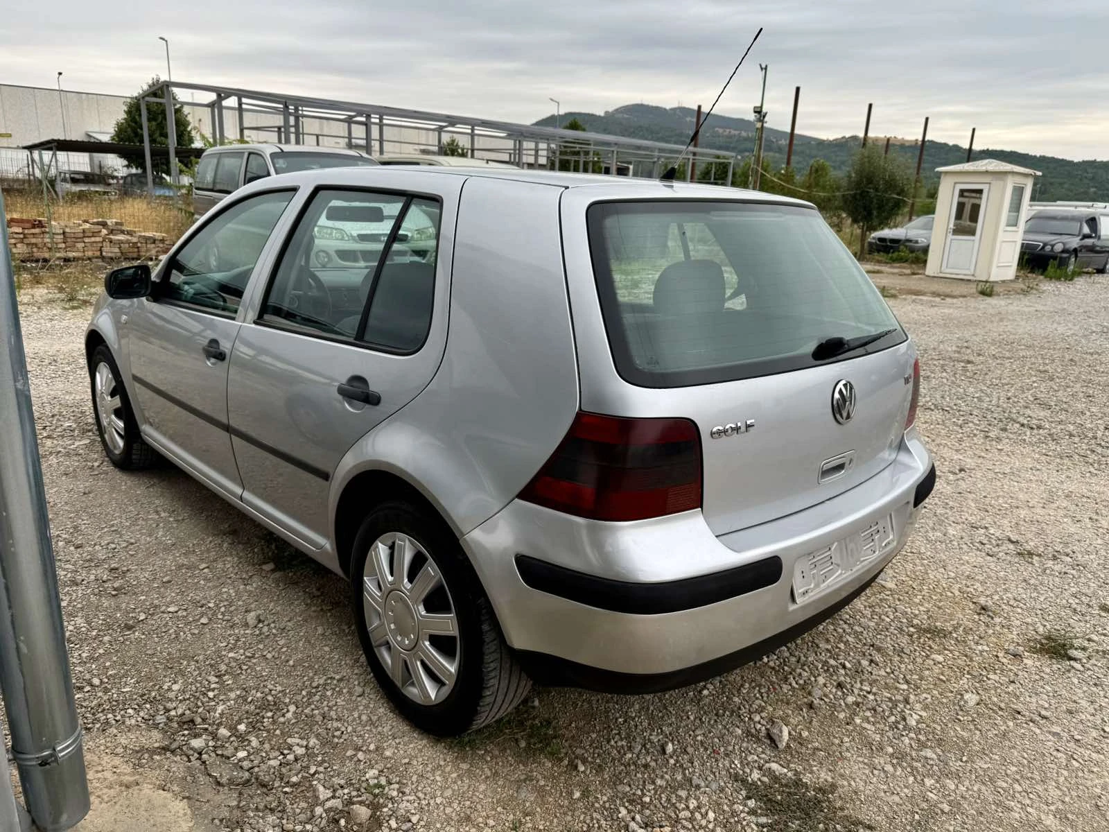 VW Golf 1.9TDI 100kc EDITION - изображение 8