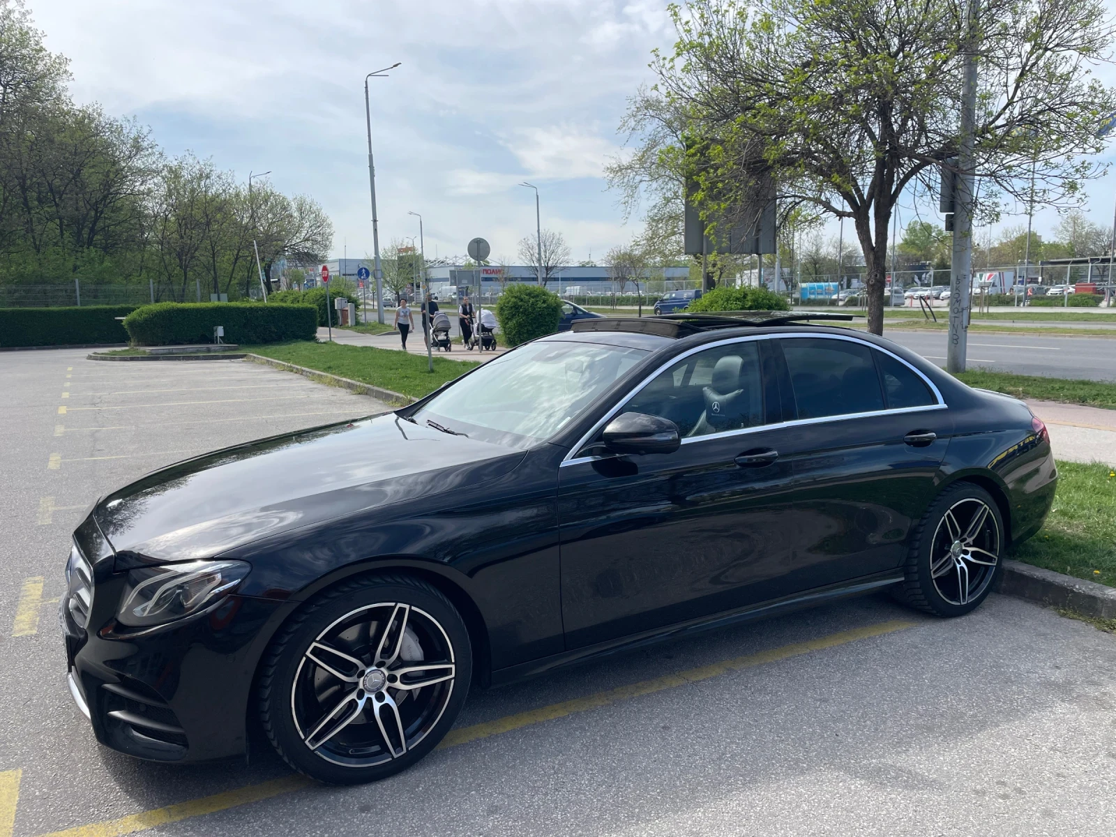 Mercedes-Benz E 220 AMG - изображение 2