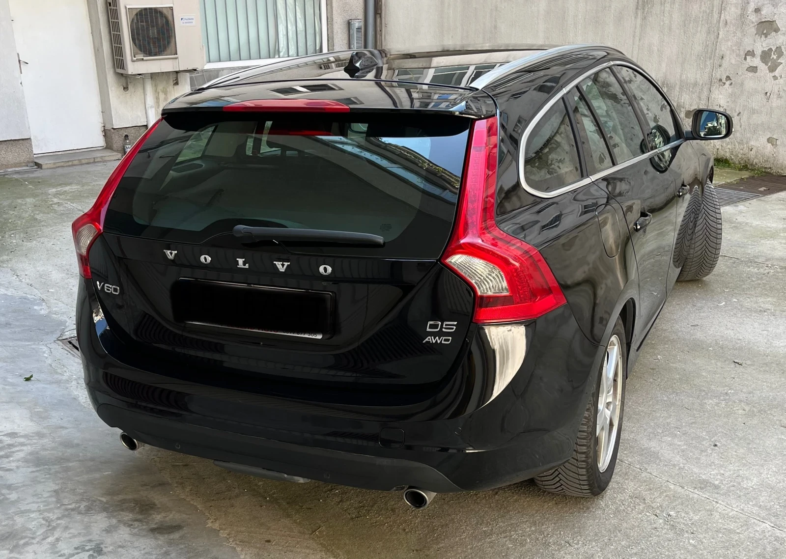 Volvo V60 D5 AWD, снимка 6 - Автомобили и джипове - 53871417