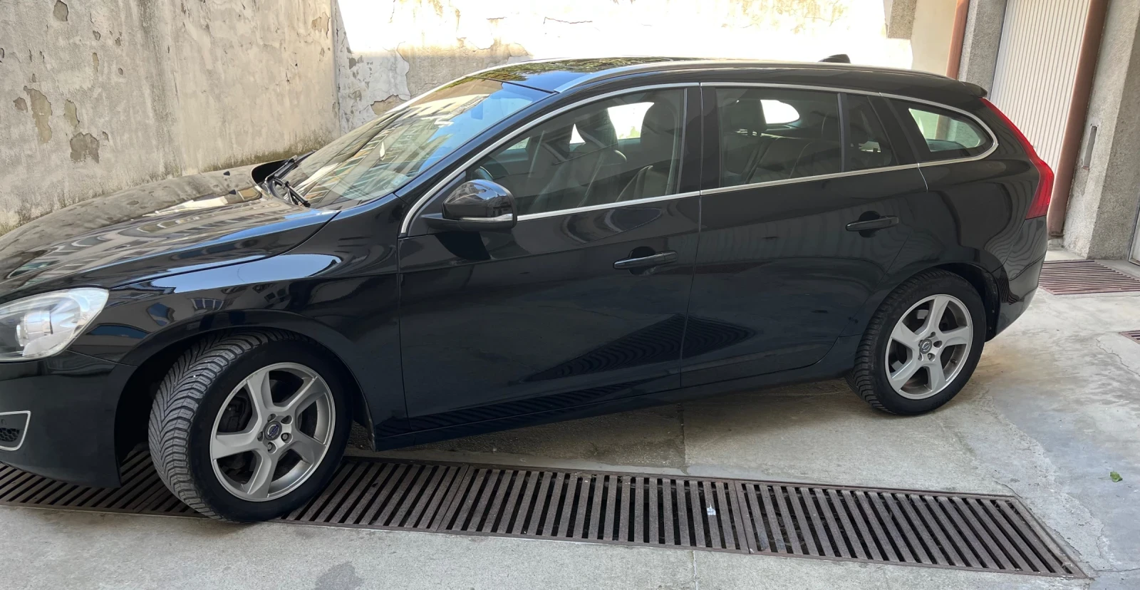 Volvo V60 D5 AWD, снимка 4 - Автомобили и джипове - 53871417