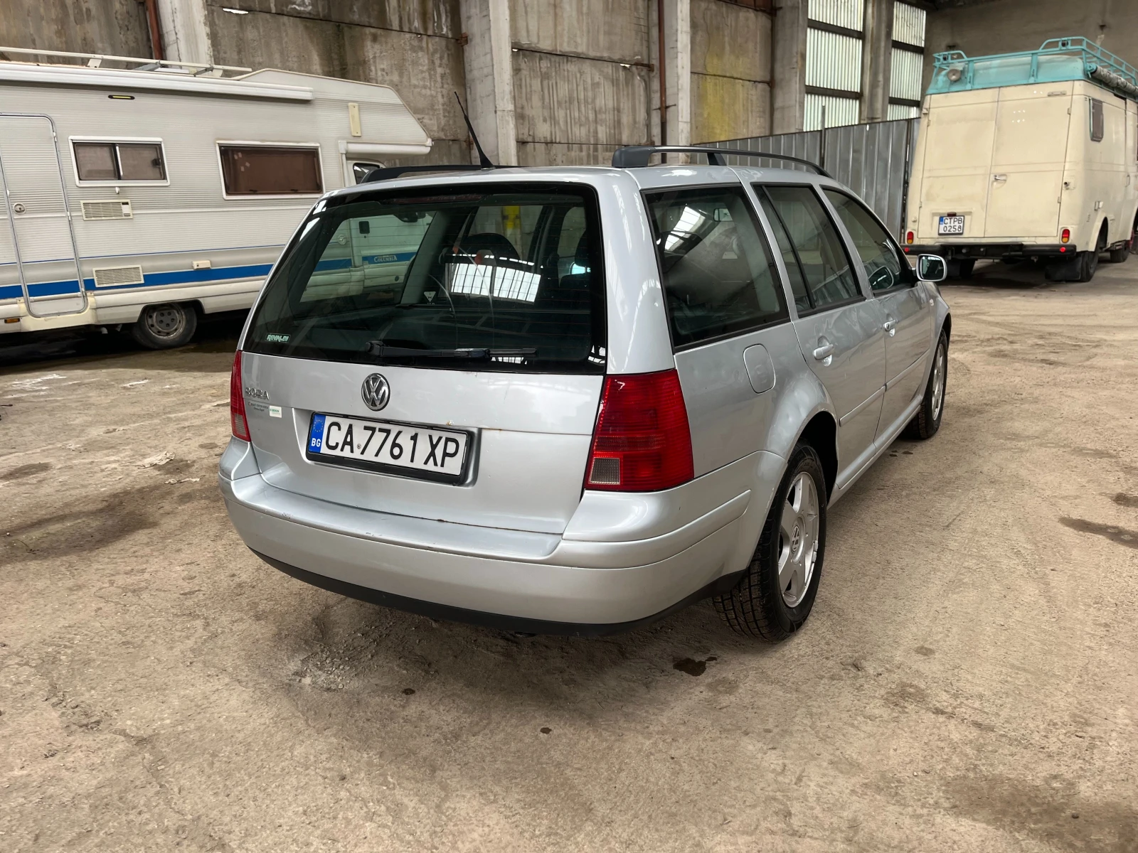 VW Bora, снимка 7 - Автомобили и джипове - 54090443