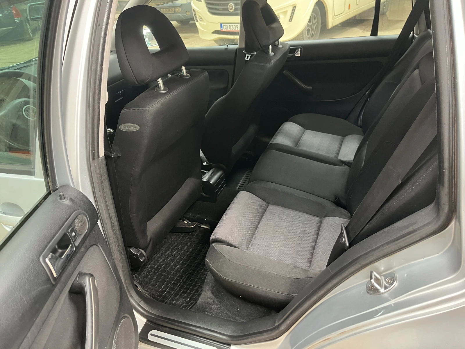 VW Bora, снимка 8 - Автомобили и джипове - 54090443