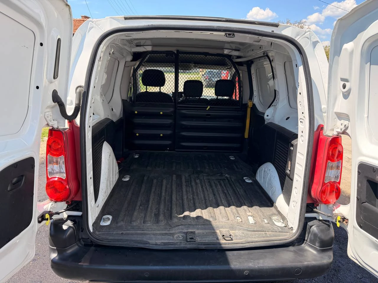 Citroen Berlingo 1.6 90кс 2010г серв.книжка, снимка 6 - Автомобили и джипове - 54465819