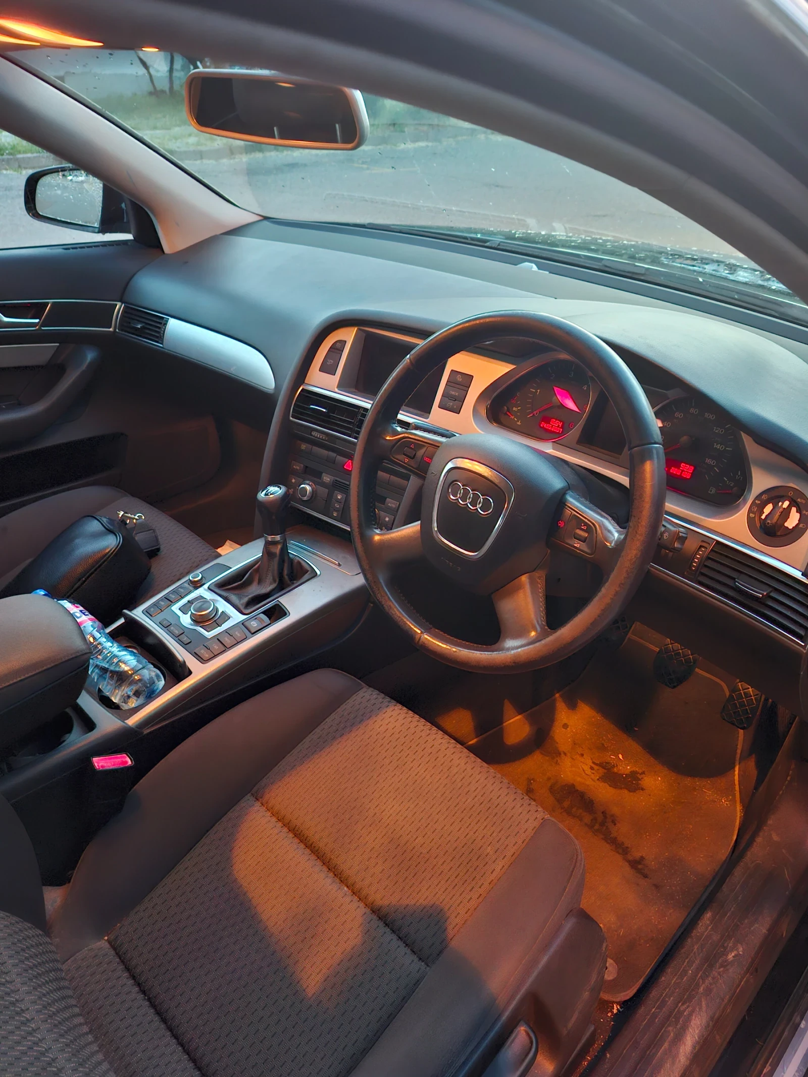Audi A6 2.0 140 десен волан, снимка 5 - Автомобили и джипове - 54741649