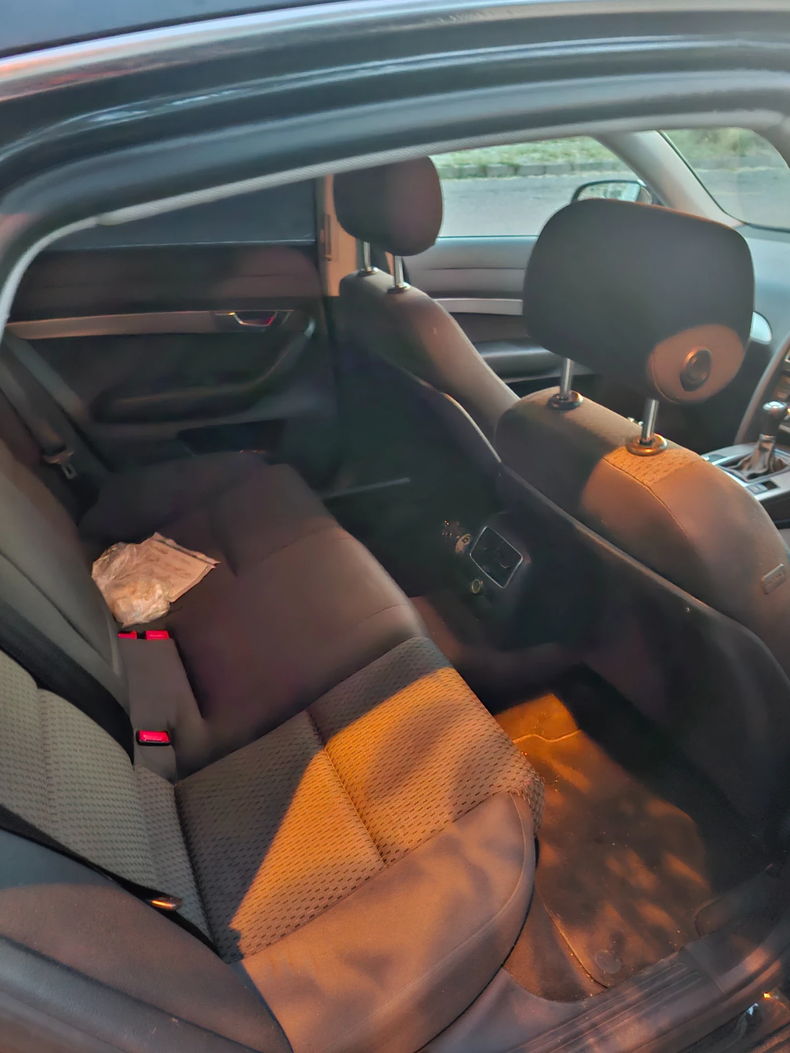 Audi A6 2.0 140 десен волан, снимка 6 - Автомобили и джипове - 54741649