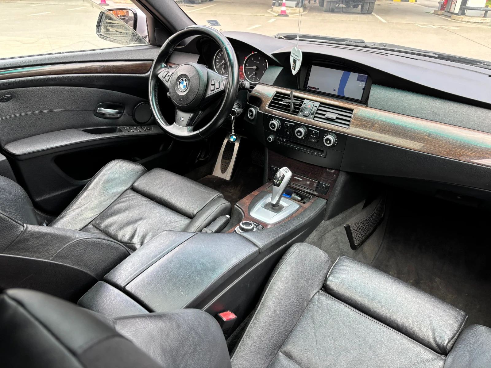 BMW 530, снимка 16 - Автомобили и джипове - 54777059