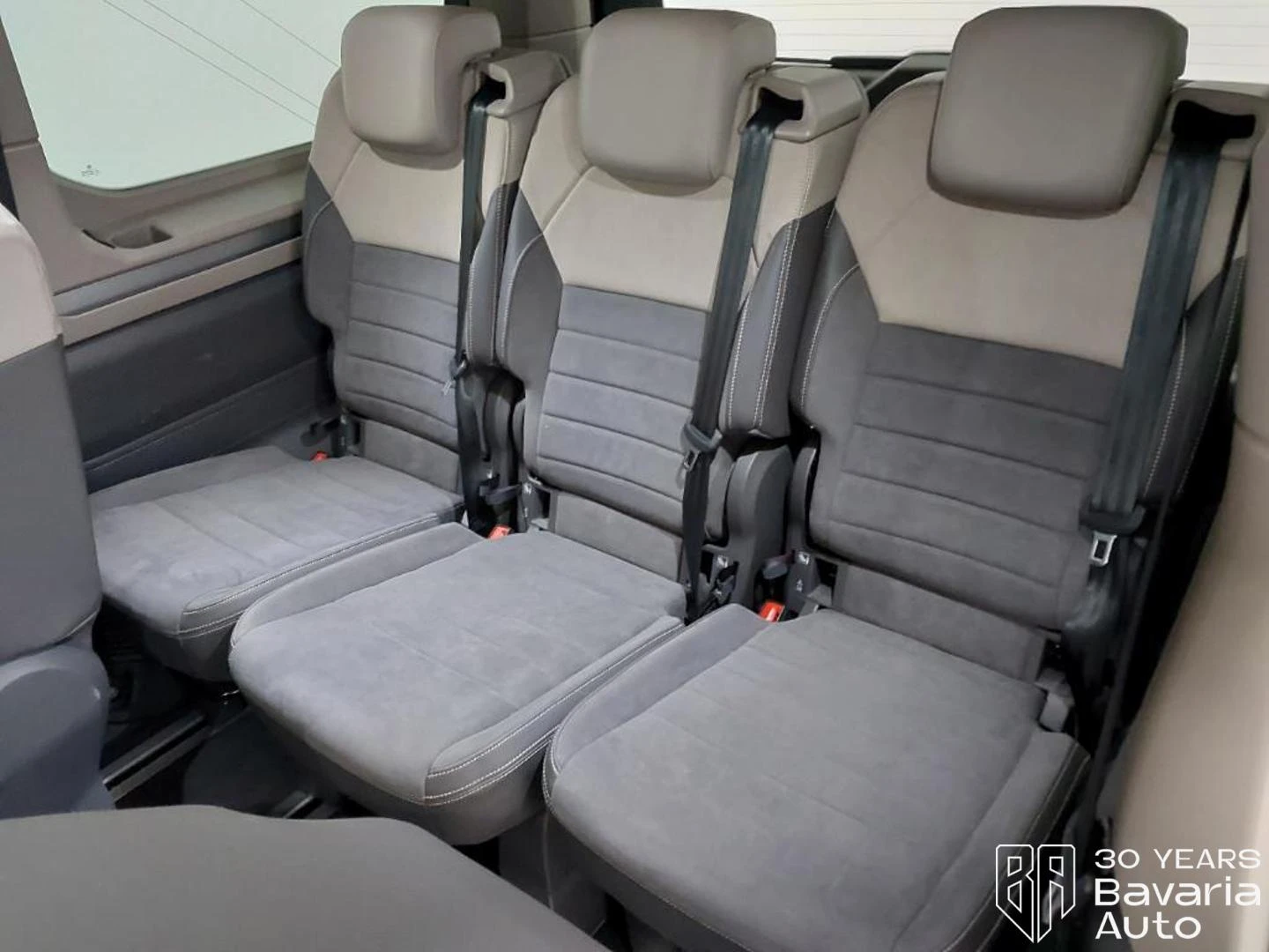 VW Multivan Style lang DSG Easy Open Basic, снимка 9 - Автомобили и джипове - 55317945