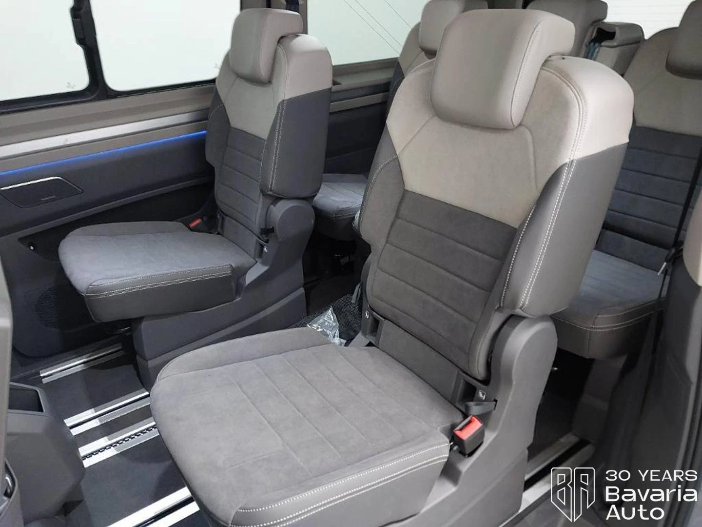 VW Multivan Style lang DSG Easy Open Basic, снимка 8 - Автомобили и джипове - 55317945
