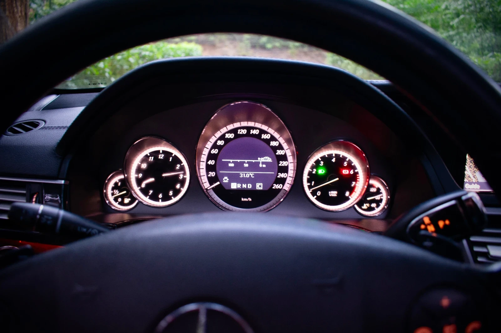 Mercedes-Benz E 500 ГАЗ* AMG* EXCLUSIVE* ОБДУХ* Памет* Дистроник* , снимка 14 - Автомобили и джипове - 55793234