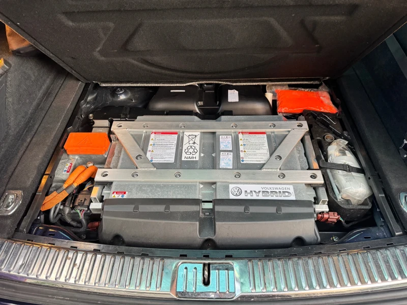 VW Touareg Hybrid, снимка 10 - Автомобили и джипове - 51435797
