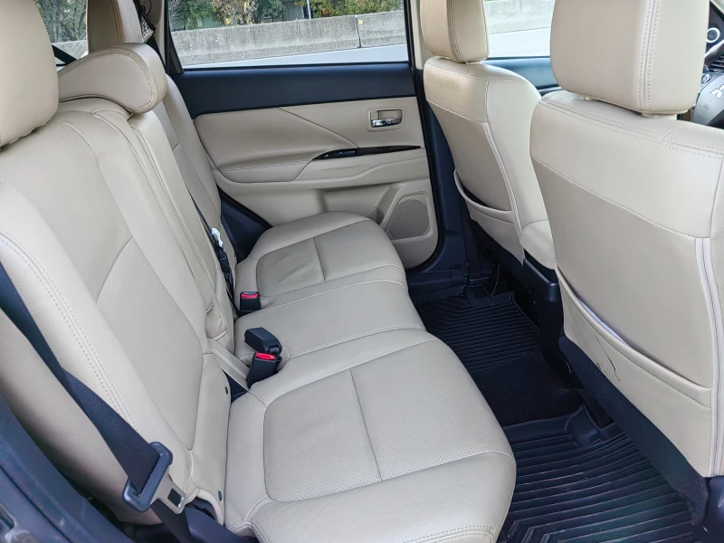 Mitsubishi Outlander 3.0i GT 227ps, снимка 11 - Автомобили и джипове - 52849226