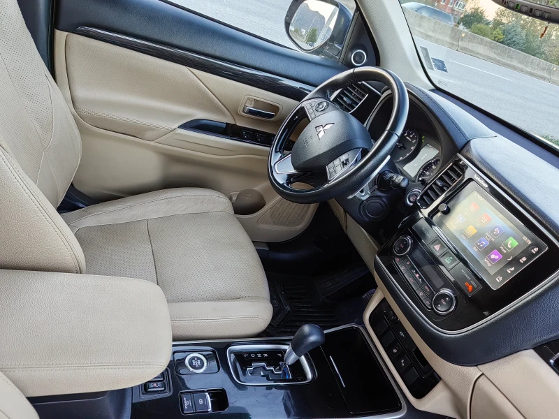 Mitsubishi Outlander 3.0i GT 227ps, снимка 12 - Автомобили и джипове - 52849226
